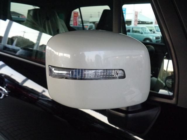 クロスビー ハイブリッドＭＺ　【登録済使用車】ＬＥＤヘッドランプ　ＬＥＤフロントフォグランプ　メッキドアハンドル　本革巻ステアリングホイール　運転席・助手席シートヒーター　ファブリックシート表皮　防汚タイプラゲッジフロア（12枚目）