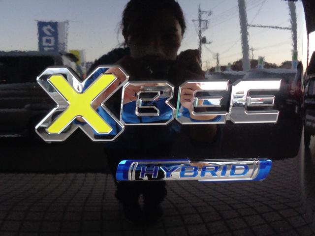 クロスビー ハイブリッドＭＺ　【登録済使用車】ＬＥＤヘッドランプ　ＬＥＤフロントフォグランプ　メッキドアハンドル　本革巻ステアリングホイール　運転席・助手席シートヒーター　ファブリックシート表皮　防汚タイプラゲッジフロア（14枚目）