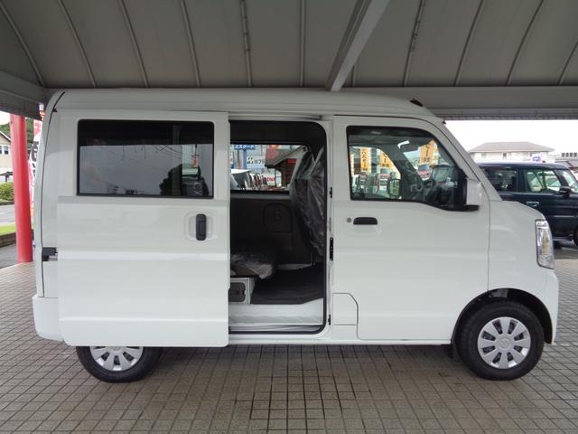 エブリイ ＰＣ　【届出済未使用車】ＬＥＤヘッドランプ　運転席シートヒーター　フロントパワーウインドウ　電波式キーレスエントリー　ＵＳＢ電源ソケット　ファブリックシート表皮　助手席シートバックテーブル（5枚目）