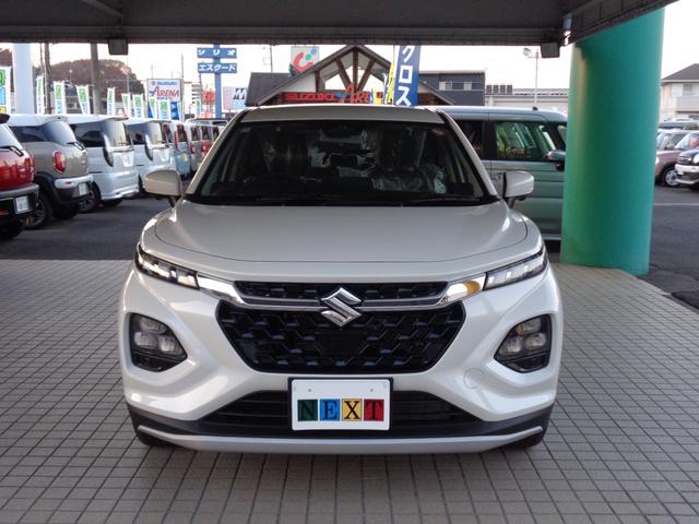 フロンクス ベースグレード 【登録済未使用車】全方位モニター付ナビ スズキコネクト連携 フルセグ AppleCarPlay・androidauto対応 Bluetooth ワイヤレス充電器 シートヒーター 電動パーキングブレーキ(2枚目)