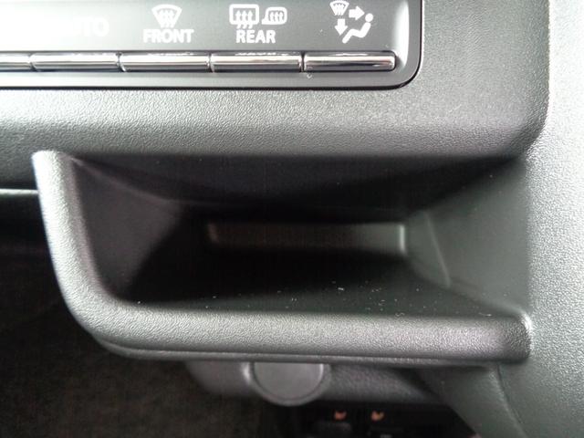 ハスラー ハイブリッドＸ　【届出済未使用車】ＬＥＤフロントフォグランプ　メッキドアハンドル　１５インチアルミホイール　本革巻ステアリングホイール　レザー調＆ファブリックシート表皮　ナノイーＸ搭載エアコン　後席両側テーブル（68枚目）