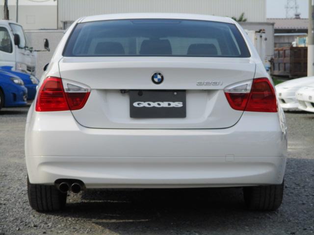 ３シリーズ ３２３ｉ　ハイラインパッケージ　走行距離３万Ｋｍ台／直列６気筒３０００ｃｃＮＡエンジン／シルキーシックス／６速ＡＴ／ブラックレザーパワーシート／ウッドパネル／バックカメラ（11枚目）