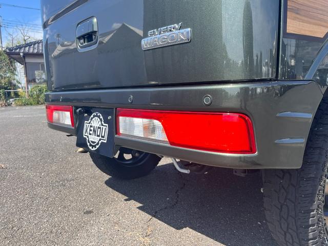 エブリイワゴン ＰＺターボスペシャル　３５ｍｍリフトアップ　ＫＥＮＯＵフロントバンパー　ＫＥＮＯＵガードバー　ＫＥＮＯＵリヤショートバンパー　１５インチカスタムホイール　オフロードタイヤ　７インチ地デジナビ　ＥＴＣ　バックカメラ　ドラレコ（17枚目）