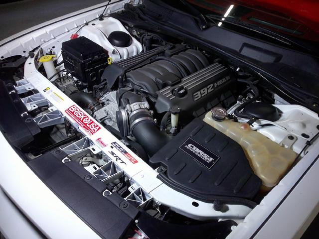 ダッジ・チャレンジャー ＳＲＴ８　３９２　６４００ｃｃ　Ｖ８　ＨＥＭＩ　ＢＢＳ２０インチアルミホイール　ローダウン　ブレンボキャリパー　マフラー　カスタムレザーシート　パナソニックナビ　バックカメラ　サンルーフ　ＥＴＣ（50枚目）