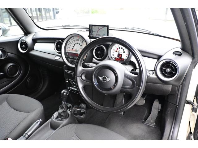 ＭＩＮＩ クーパー　クラブバン　１６００ＣＣ　ＰＩＡＡ１７インチアルミホイール　リア観音開き　オートライト　ゴリラナビ　純正オーディオ　ＥＴＣ　２人乗り　ドライブレコーダー　プッシュスタート　電動格納ミラー（2枚目）
