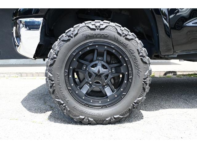 タンドラ クルーマックス　ＳＲ５　５７００ＣＣ　Ｖ８　ラフカントリー６インチＵＰ　ＫＭＣ２０インチＡＷ　オーバーフェンダー　サイドだしマフラー　トノカバー　パナソニックフローティングナビ　バックカメラ　ベンコラ　サンルーフ　ＥＴＣ（27枚目）