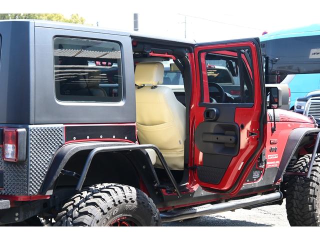 ジープ・ラングラーアンリミテッド スポーツ　３８００ＣＣ　Ｖ６　ＯＦＦＲＯＡＤ　ＭＯＮＳＴＥＲ１７インチアルミホイール　３５インチタイヤ　オーバーフェンダー　サイドステップ　ＡＬＰＩＮＥナビ　バックカメラ　シートカバー　ＥＴＣ（12枚目）