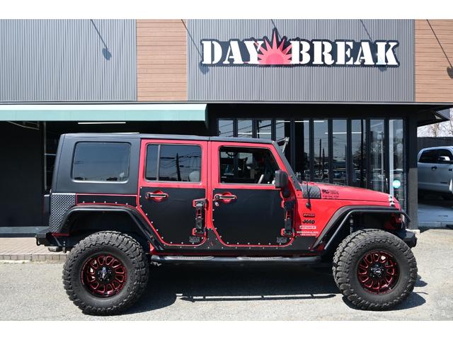 ジープ・ラングラーアンリミテッド スポーツ　３８００ＣＣ　Ｖ６　ＯＦＦＲＯＡＤ　ＭＯＮＳＴＥＲ１７インチアルミホイール　３５インチタイヤ　オーバーフェンダー　サイドステップ　ＡＬＰＩＮＥナビ　バックカメラ　シートカバー　ＥＴＣ（28枚目）
