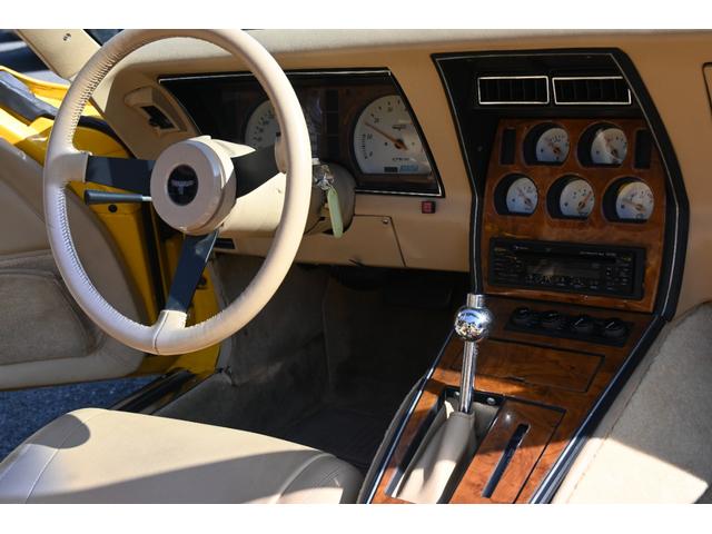 シボレーコルベット ベースグレード　コンバーチブル　リトラクタブルヘッドライト　ＢＩＬＬＥＴ　ＳＰＥＣＩＡＬＴＩＥＳ１５インチＡＷ　ＢＦｇｏｏｄｒｉｃｈ　Ｒａｄｉａｌ　Ｔ／Ａ　Ｆ２４５／６０Ｒ１５　Ｒ２５５／６０Ｒ１５　４本出しマフラー（33枚目）