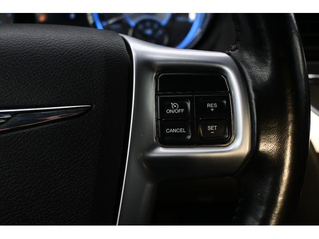 クライスラー・３００ 　３６００ｃｃ　Ｖ６　ＬＥＸＡＮＩ２２インチアルミホイール　ローダウン　ＡＵＸ　ブラックレザーシート　運転席パワーシート　スマートキー　プッシュスタート　ＥＴＣ（14枚目）