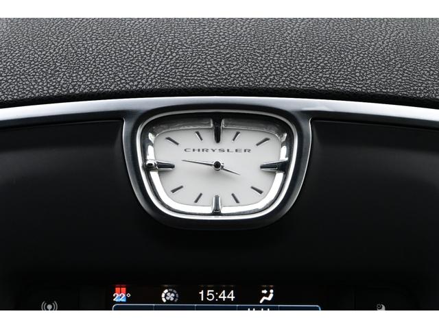 クライスラー・３００ 　３６００ｃｃ　Ｖ６　ＬＥＸＡＮＩ２２インチアルミホイール　ローダウン　ＡＵＸ　ブラックレザーシート　運転席パワーシート　スマートキー　プッシュスタート　ＥＴＣ（16枚目）