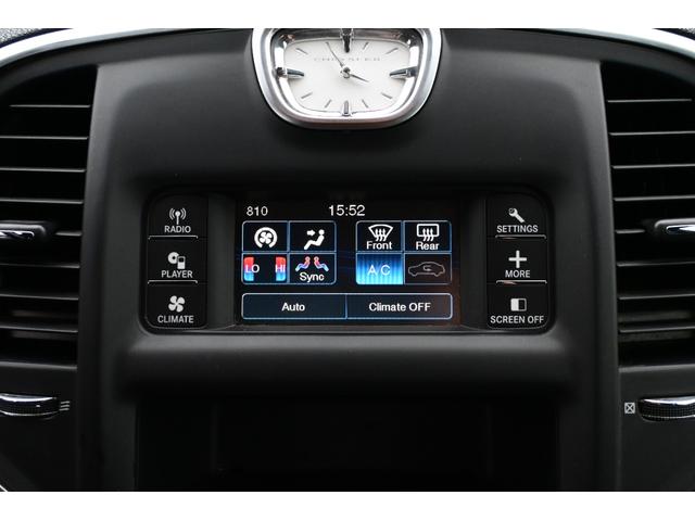 クライスラー・３００ 　３６００ｃｃ　Ｖ６　ＬＥＸＡＮＩ２２インチアルミホイール　ローダウン　ＡＵＸ　ブラックレザーシート　運転席パワーシート　スマートキー　プッシュスタート　ＥＴＣ（18枚目）