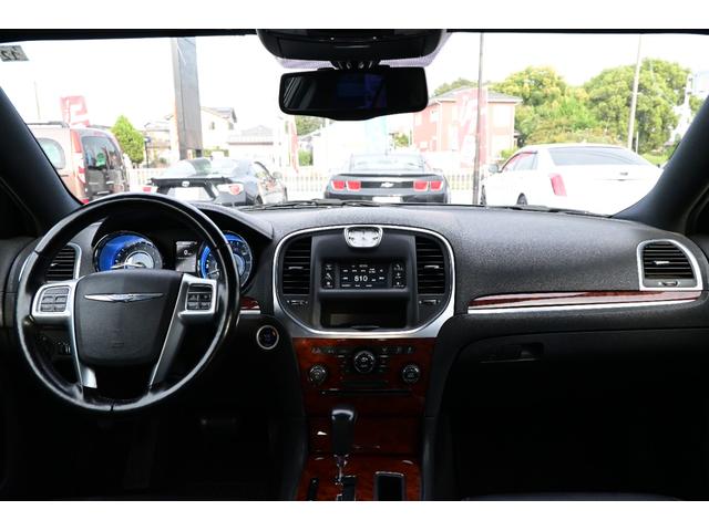 クライスラー・３００ 　３６００ｃｃ　Ｖ６　ＬＥＸＡＮＩ２２インチアルミホイール　ローダウン　ＡＵＸ　ブラックレザーシート　運転席パワーシート　スマートキー　プッシュスタート　ＥＴＣ（20枚目）