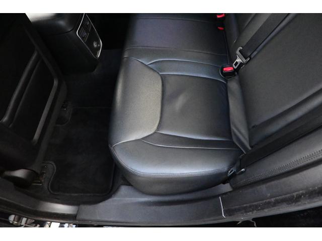 クライスラー・３００ 　３６００ｃｃ　Ｖ６　ＬＥＸＡＮＩ２２インチアルミホイール　ローダウン　ＡＵＸ　ブラックレザーシート　運転席パワーシート　スマートキー　プッシュスタート　ＥＴＣ（25枚目）