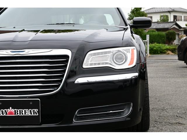クライスラー・３００ 　３６００ｃｃ　Ｖ６　ＬＥＸＡＮＩ２２インチアルミホイール　ローダウン　ＡＵＸ　ブラックレザーシート　運転席パワーシート　スマートキー　プッシュスタート　ＥＴＣ（31枚目）