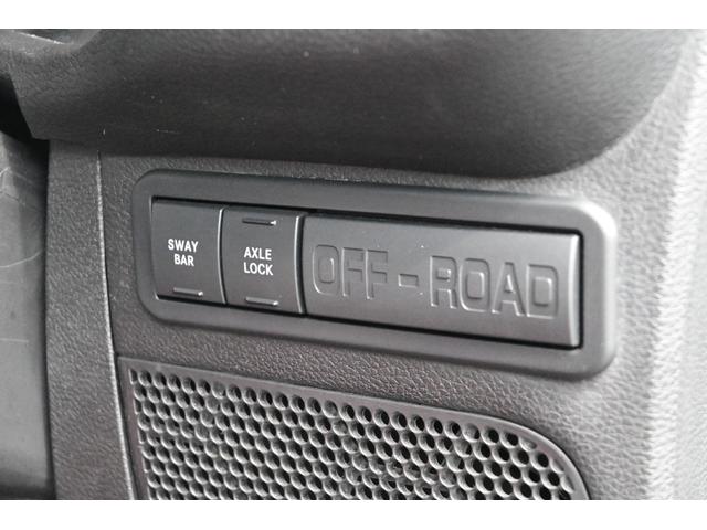 ジープ・ラングラーアンリミテッド ルビコン　１０ｔｈアニバーサリーエディション　３６００ＣＣ　Ｖ６　特別仕様車　１７インチアルミホイール　レッドレザーシート　シートヒーター　カロッツェリアナビ　サイド　バックカメラ　ＥＴＣ　クルーズコントロール（9枚目）