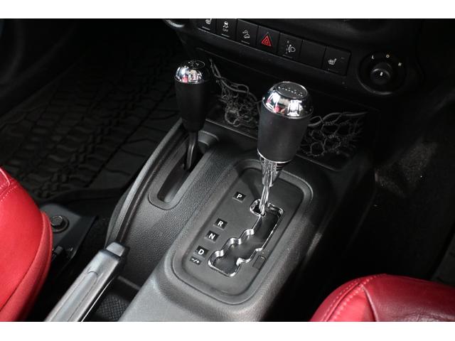 ジープ・ラングラーアンリミテッド ルビコン　１０ｔｈアニバーサリーエディション　３６００ＣＣ　Ｖ６　特別仕様車　１７インチアルミホイール　レッドレザーシート　シートヒーター　カロッツェリアナビ　サイド　バックカメラ　ＥＴＣ　クルーズコントロール（13枚目）