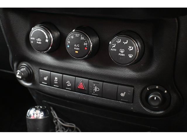 ジープ・ラングラーアンリミテッド ルビコン　１０ｔｈアニバーサリーエディション　３６００ＣＣ　Ｖ６　特別仕様車　１７インチアルミホイール　レッドレザーシート　シートヒーター　カロッツェリアナビ　サイド　バックカメラ　ＥＴＣ　クルーズコントロール（18枚目）