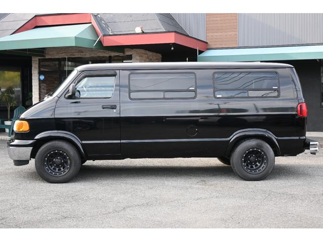 ダッジ・バン 　ラムバンミディアム　最終　５９００ｃｃ　リア観音　セカンドキャプテンシート　サードシート電動フルフラット　１６インチホイール　ヒッチメンバー　希少ＨＤクロームステップバンパー　オートチェックレポート（4枚目）