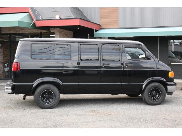 ダッジ・バン 　ラムバンミディアム　最終　５９００ｃｃ　リア観音　セカンドキャプテンシート　サードシート電動フルフラット　１６インチホイール　ヒッチメンバー　希少ＨＤクロームステップバンパー　オートチェックレポート（5枚目）