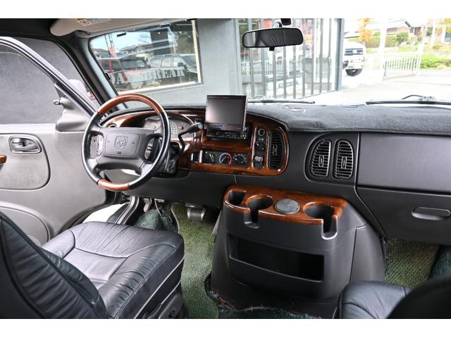 ダッジ・バン 　ラムバンミディアム　最終　５９００ｃｃ　リア観音　セカンドキャプテンシート　サードシート電動フルフラット　１６インチホイール　ヒッチメンバー　希少ＨＤクロームステップバンパー　オートチェックレポート（22枚目）