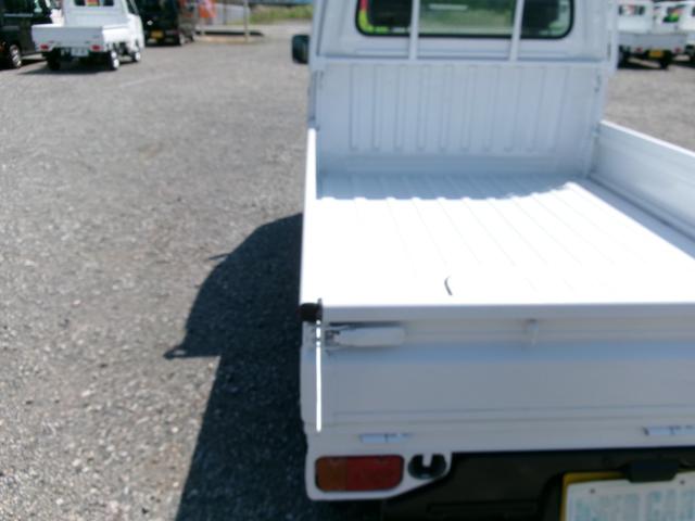 サンバートラック ＴＢ　４ＷＤ　５ＭＴ　純正ラジオ（14枚目）