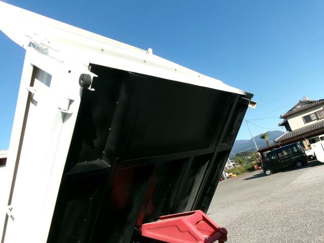 NT100クリッパートラック  4WD 5MT PTOダンプ エアコン パワーステアリング エアバック(10枚目)