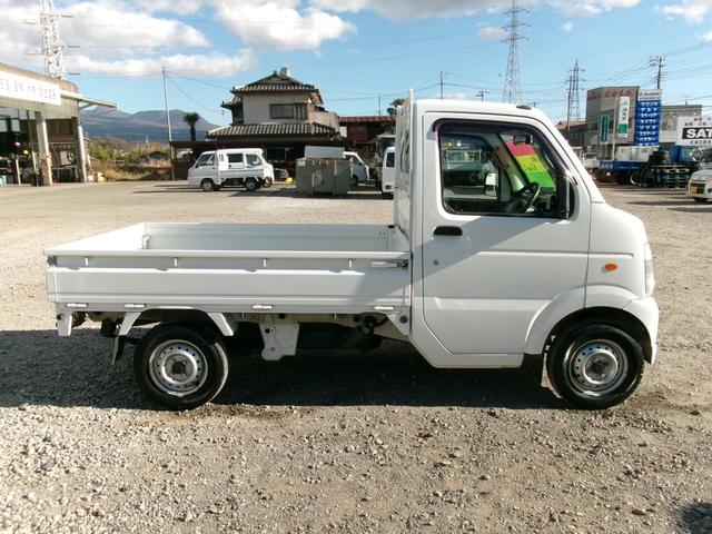 スクラムトラック ＫＣスペシャル　４ＷＤ　５ＭＴ　エアコン　パワーステアリング　純正ラジオ（3枚目）