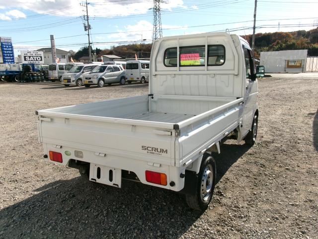 スクラムトラック ＫＣスペシャル　４ＷＤ　５ＭＴ　エアコン　パワーステアリング　純正ラジオ（4枚目）