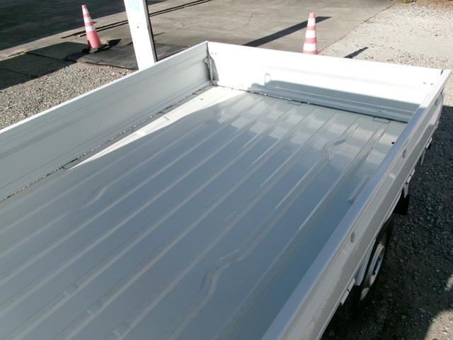 スクラムトラック ＫＣスペシャル　４ＷＤ　５ＭＴ　エアコン　パワーステアリング　純正ラジオ（7枚目）