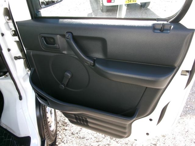 スクラムトラック ＫＣスペシャル　４ＷＤ　５ＭＴ　エアコン　パワーステアリング　純正ラジオ（16枚目）