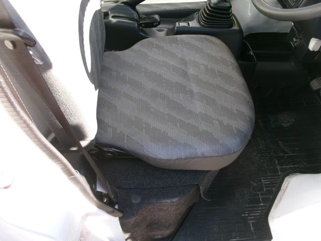 スクラムトラック ＫＣスペシャル　４ＷＤ　５ＭＴ　エアコン　パワーステアリング　純正ラジオ（17枚目）