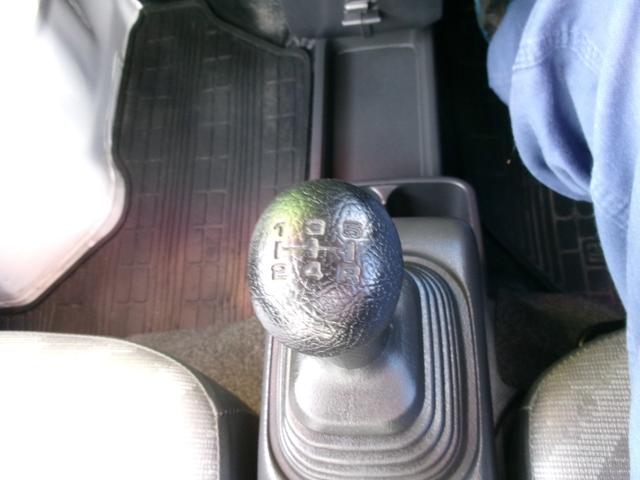 スクラムトラック ＫＣスペシャル　４ＷＤ　５ＭＴ　エアコン　パワーステアリング　純正ラジオ（24枚目）