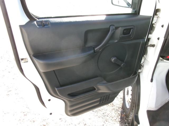 スクラムトラック ＫＣスペシャル　４ＷＤ　５ＭＴ　エアコン　パワーステアリング　純正ラジオ（26枚目）