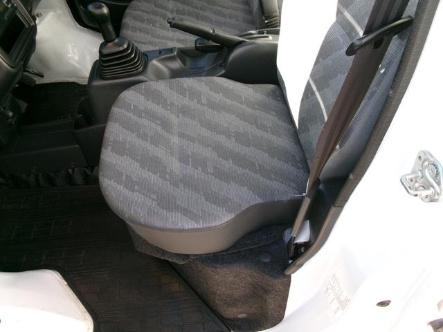 スクラムトラック ＫＣスペシャル　４ＷＤ　５ＭＴ　エアコン　パワーステアリング　純正ラジオ（27枚目）