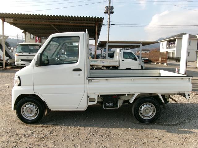 NT100クリッパートラック SD 4WD AT エアコン パワーステアリング 純正AMFMラジオ(4枚目)