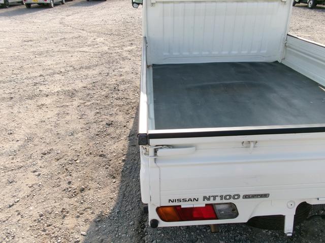 NT100クリッパートラック SD 4WD AT エアコン パワーステアリング 純正AMFMラジオ(12枚目)