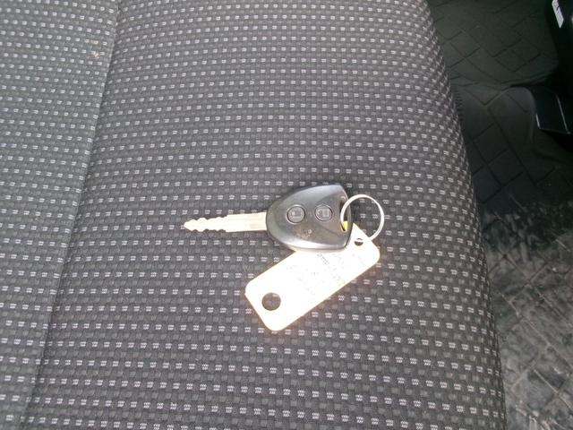 ハイゼットカーゴ クルーズSAIII 4WD 5MT エアコン パワステ パワーウインドウ 両側スライドドア キーレスエントリー(11枚目)