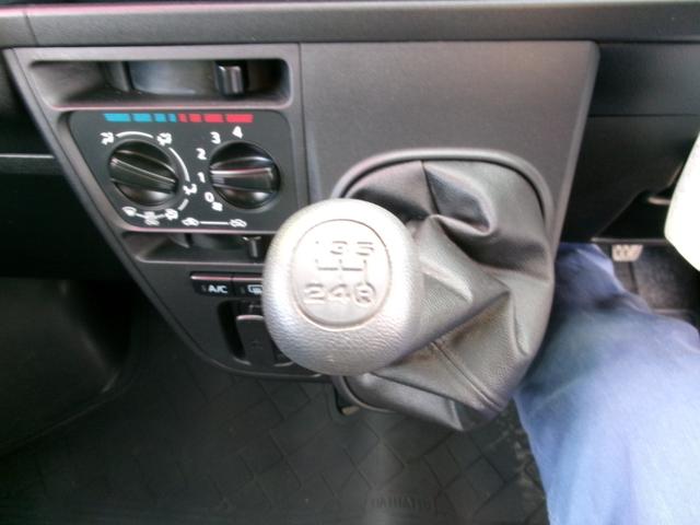 ハイゼットカーゴ クルーズSAIII 4WD 5MT エアコン パワステ パワーウインドウ 両側スライドドア キーレスエントリー(17枚目)