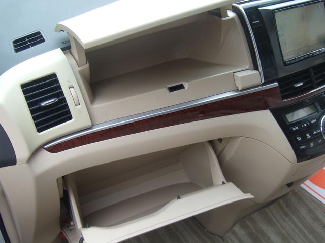 エスティマ アエラス　ワンオーナー車　アルパイン８インチナビ　フルセグＴＶ　フリップダウンモニター　バックモニター　両側パワースライドドア（17枚目）