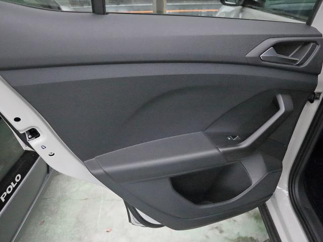 Ｔ－クロス ＴＳＩ　スタイル　デザインパッケージ　アスコットグレー　ダークデニム／チタンブラックシート　デジタルメーター　Ａｐｐｌｅ　ＣａｒＰｌａｙ／Ａｎｄｒｏｉｄ　Ａｕｔｏ　専用１８インチフルブラックホイール　グー鑑定車（45枚目）
