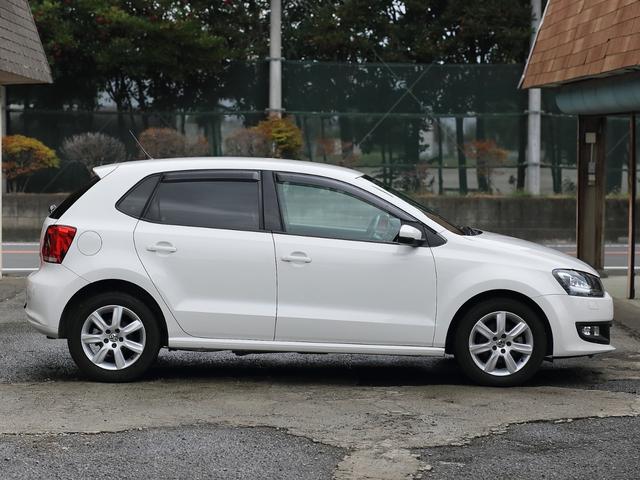 ポロ ＴＳＩハイライン　純正オプションバイキセノンヘッドライト　ＳＤナビ　Ｂｌｕｅｔｏｏｔｈ　バックカメラ　クリアランスソナー　オートエアコン　ＥＴＣ　グー鑑定車（5枚目）