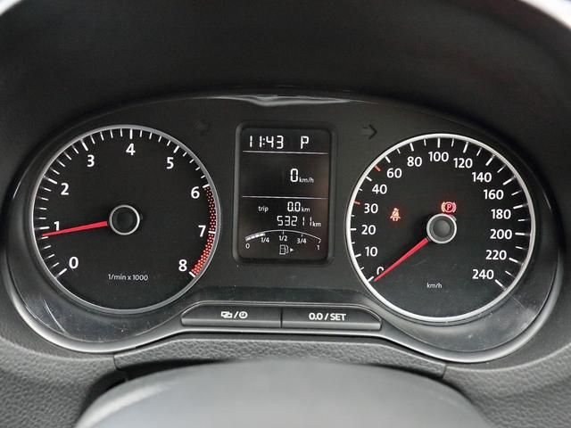 ポロ ＴＳＩハイライン　純正オプションバイキセノンヘッドライト　ＳＤナビ　Ｂｌｕｅｔｏｏｔｈ　バックカメラ　クリアランスソナー　オートエアコン　ＥＴＣ　グー鑑定車（20枚目）