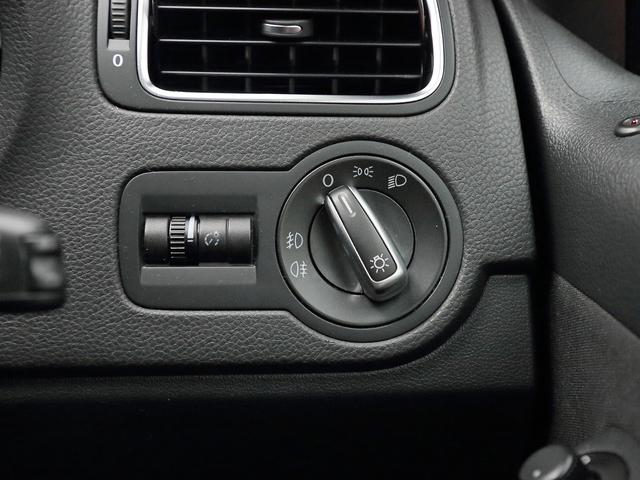 ポロ ＴＳＩハイライン　純正オプションバイキセノンヘッドライト　ＳＤナビ　Ｂｌｕｅｔｏｏｔｈ　バックカメラ　クリアランスソナー　オートエアコン　ＥＴＣ　グー鑑定車（28枚目）