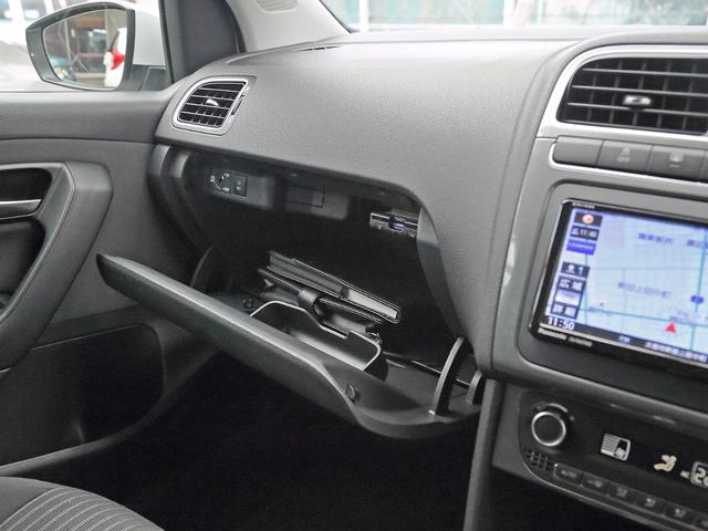 ポロ ＴＳＩハイライン　純正オプションバイキセノンヘッドライト　ＳＤナビ　Ｂｌｕｅｔｏｏｔｈ　バックカメラ　クリアランスソナー　オートエアコン　ＥＴＣ　グー鑑定車（32枚目）