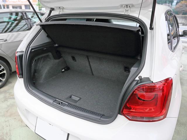 ポロ ＴＳＩハイライン　純正オプションバイキセノンヘッドライト　ＳＤナビ　Ｂｌｕｅｔｏｏｔｈ　バックカメラ　クリアランスソナー　オートエアコン　ＥＴＣ　グー鑑定車（40枚目）