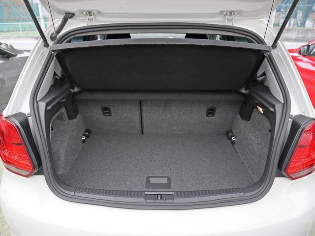 ポロ ＴＳＩハイライン　純正オプションバイキセノンヘッドライト　ＳＤナビ　Ｂｌｕｅｔｏｏｔｈ　バックカメラ　クリアランスソナー　オートエアコン　ＥＴＣ　グー鑑定車（41枚目）