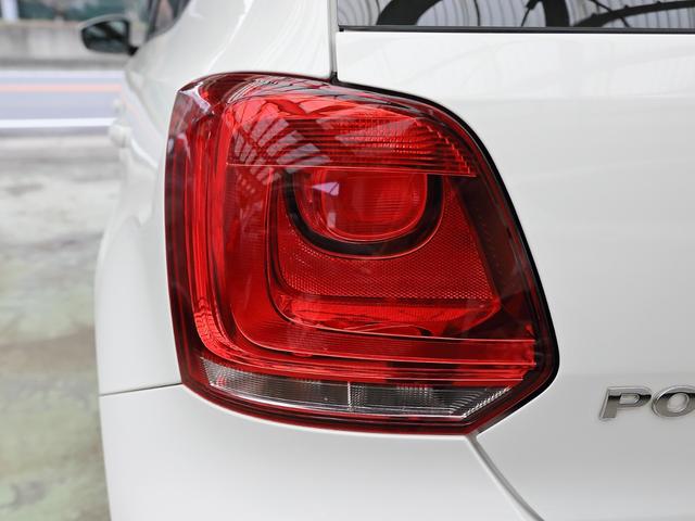 ポロ ＴＳＩハイライン　純正オプションバイキセノンヘッドライト　ＳＤナビ　Ｂｌｕｅｔｏｏｔｈ　バックカメラ　クリアランスソナー　オートエアコン　ＥＴＣ　グー鑑定車（53枚目）