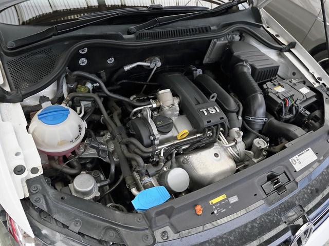 ポロ ＴＳＩハイライン　純正オプションバイキセノンヘッドライト　ＳＤナビ　Ｂｌｕｅｔｏｏｔｈ　バックカメラ　クリアランスソナー　オートエアコン　ＥＴＣ　グー鑑定車（60枚目）