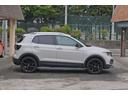 Ｔ－クロス ＴＳＩ　スタイル　デザインパッケージ　アスコットグレー　ダークデニム／チタンブラックシート　デジタルメーター　Ａｐｐｌｅ　ＣａｒＰｌａｙ／Ａｎｄｒｏｉｄ　Ａｕｔｏ　専用１８インチフルブラックホイール　グー鑑定車（5枚目）